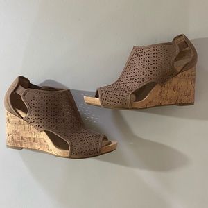 NEW Women’s wedge sandal, size 8.5, comfort cushion flex